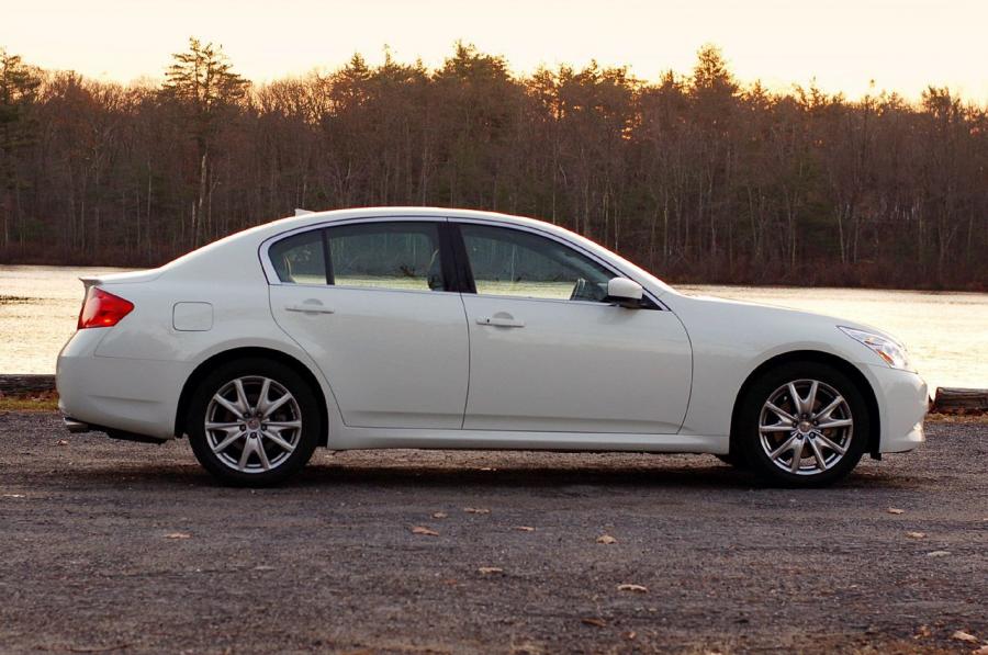  Infiniti G37x S Sedan 2009 года  (фото 2 из 44)